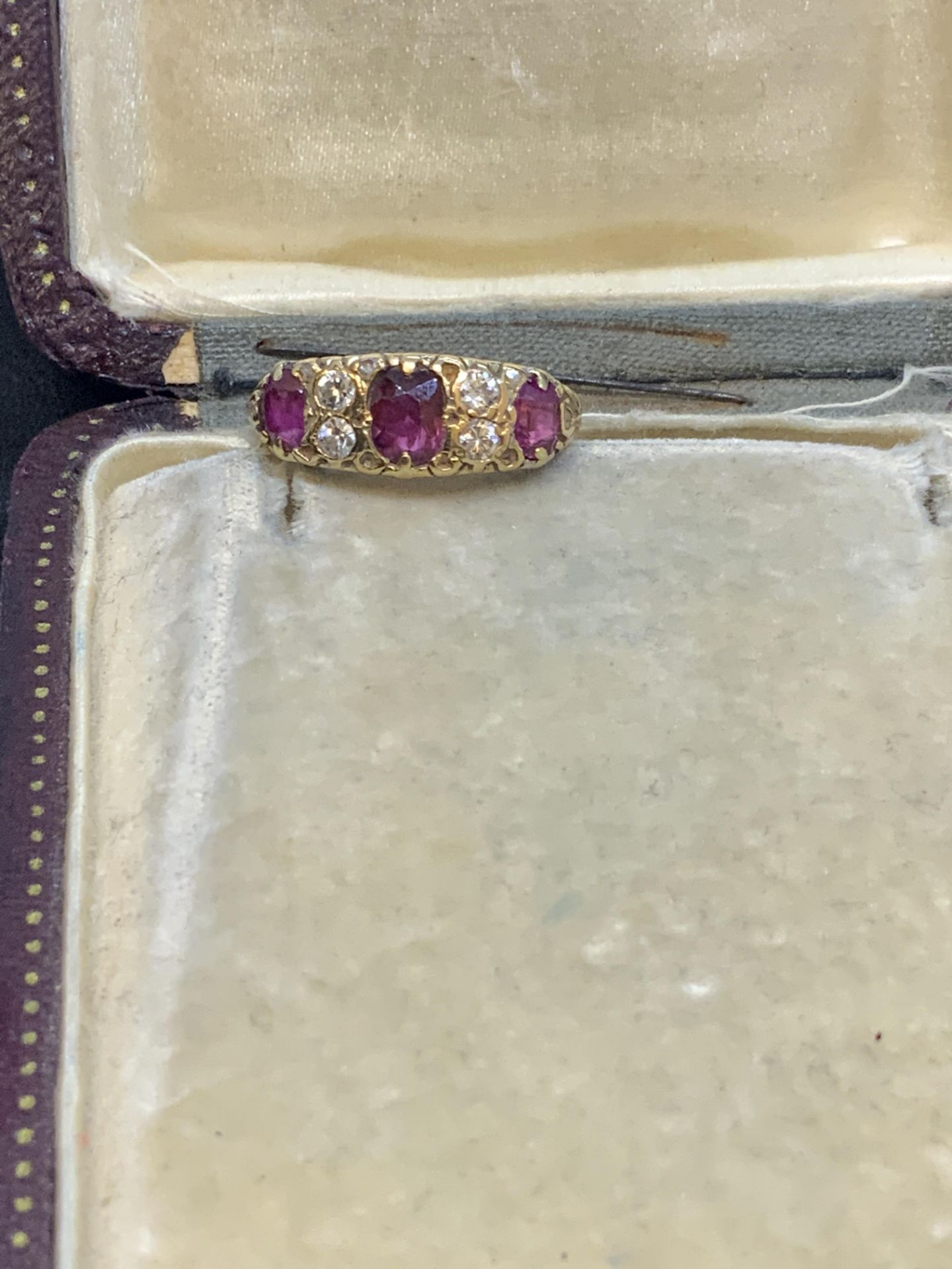 ANTIQUE 18ct GOLD RUBY & DIAMOND SET RING - Image 3 of 9