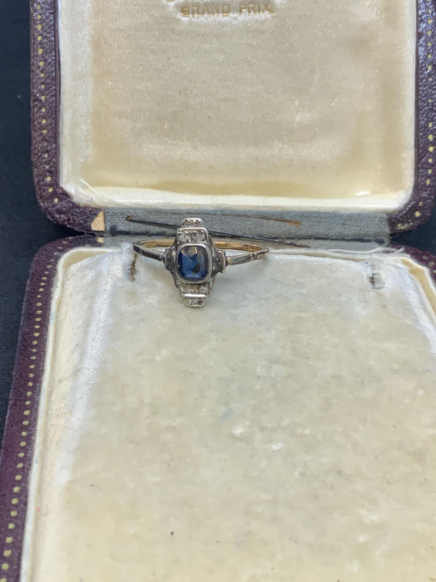 ANTIQUE SAPPHIRE & DIAMOND RING SET IN GOLD - Image 3 of 7