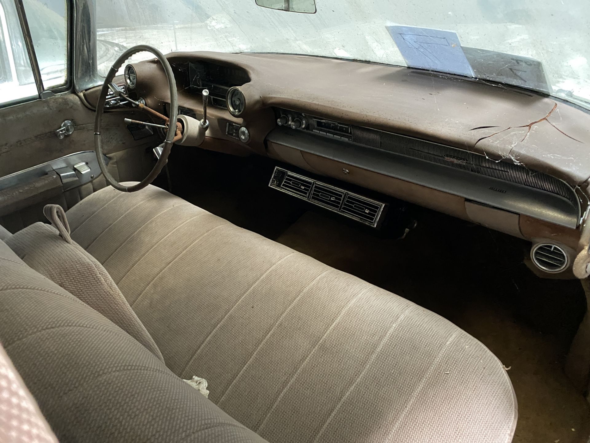 APPROX 1959 CADILLAC FLEETWOOD LIMO IN WHITE WITH KEYS - Image 5 of 7