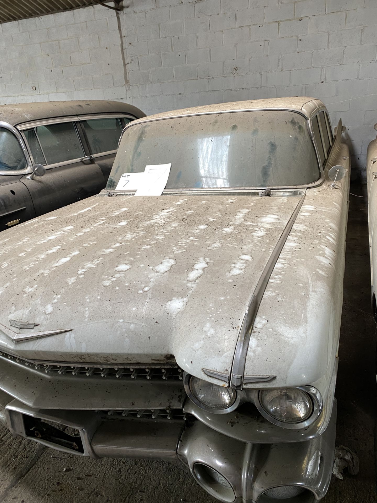 APPROX 1959 CADILLAC FLEETWOOD LIMO IN WHITE WITH KEYS - Image 3 of 7