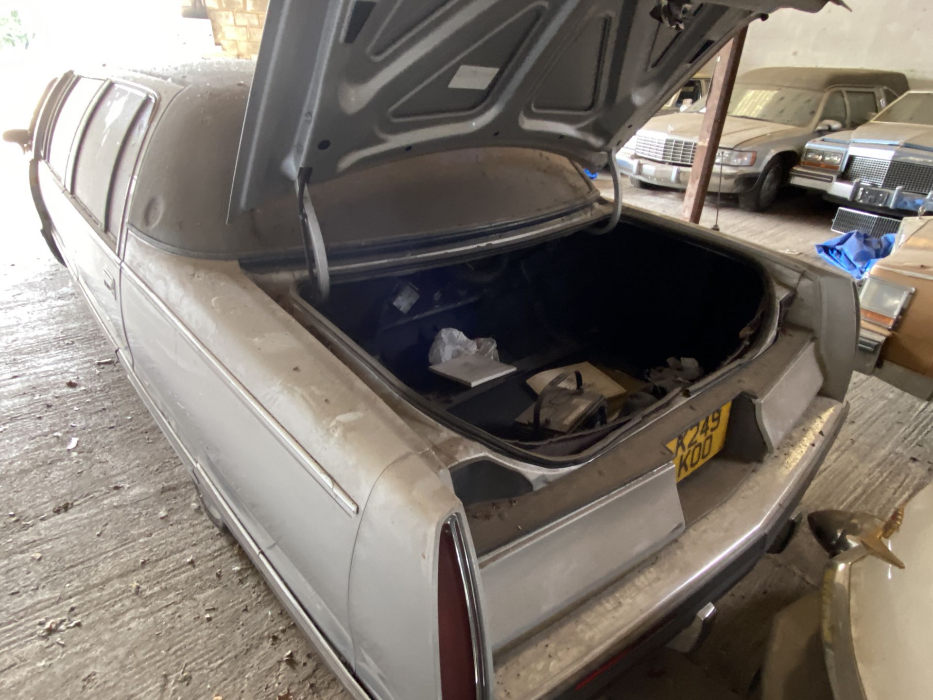 1993 CADILLAC FLEETWOOD LIMO IN SILVER REG K249KOO WITH KEYS - Image 6 of 8