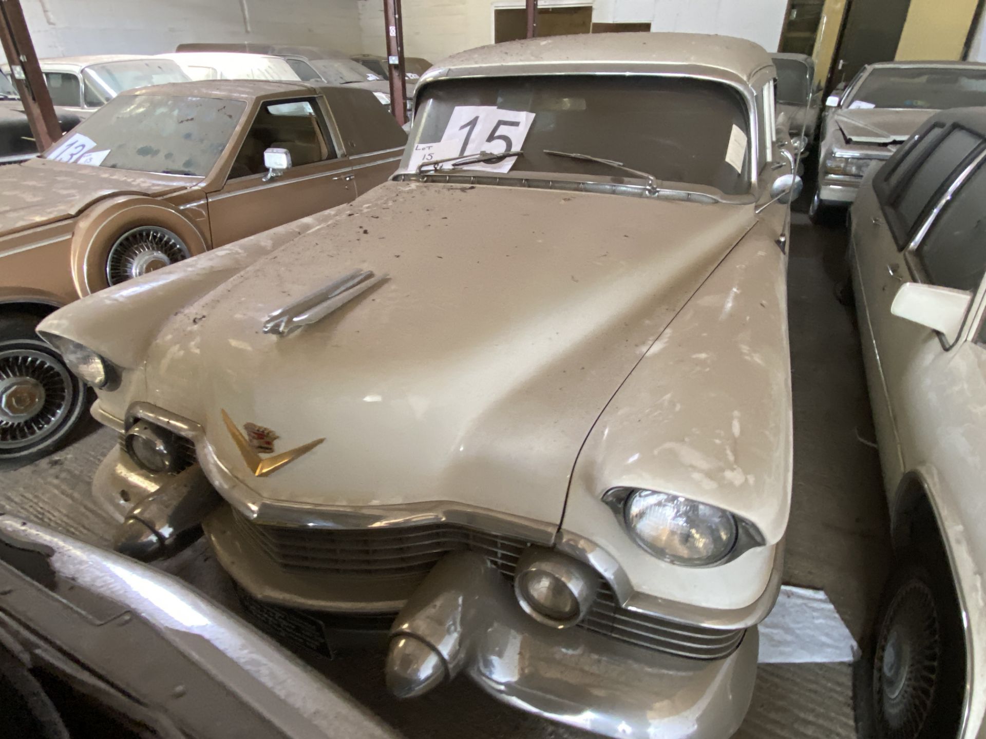 APPROX 1954 CADILLAC FLEETWOOD 75 FACTORY LIMO IN WHITE - BODY NO: 404) WITH KEYS - Image 4 of 17