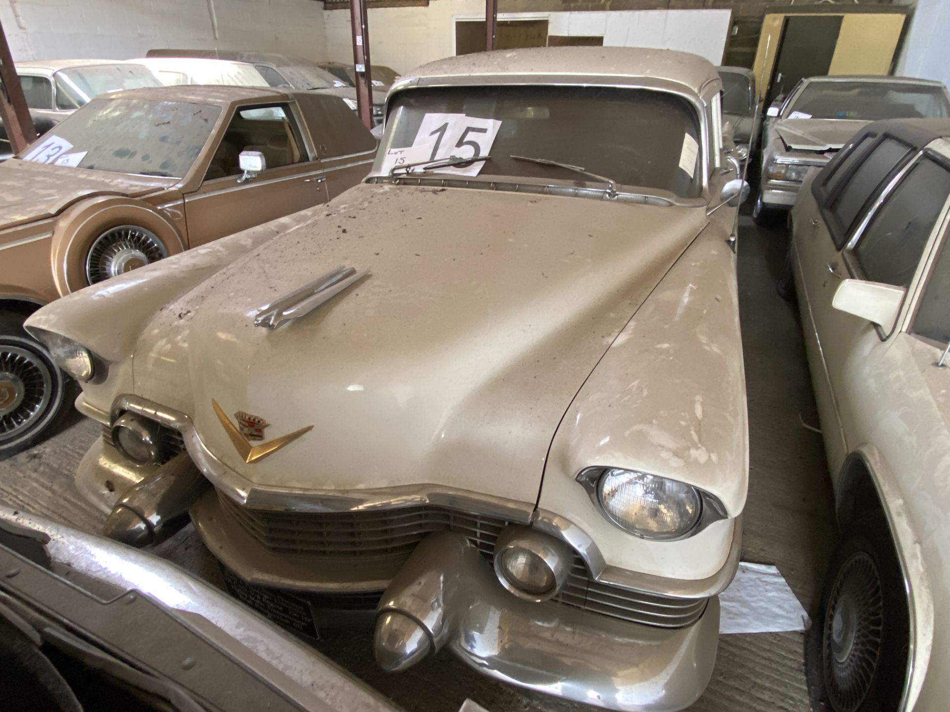 APPROX 1954 CADILLAC FLEETWOOD 75 FACTORY LIMO IN WHITE - BODY NO: 404) WITH KEYS - Image 2 of 17