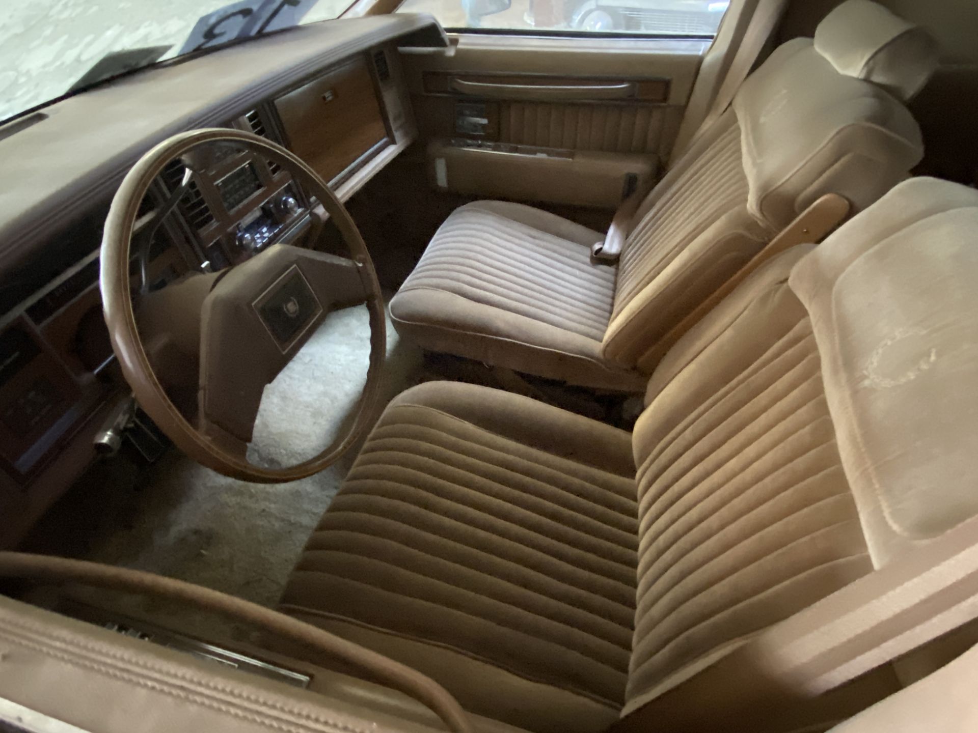 APP 1982 CADILLAC SEVILLE 2 DOOR CONVERTIBLE CONVERSION IN GOLD + KEYS - UK REGISTERED - REG: 14 CAD - Image 6 of 9