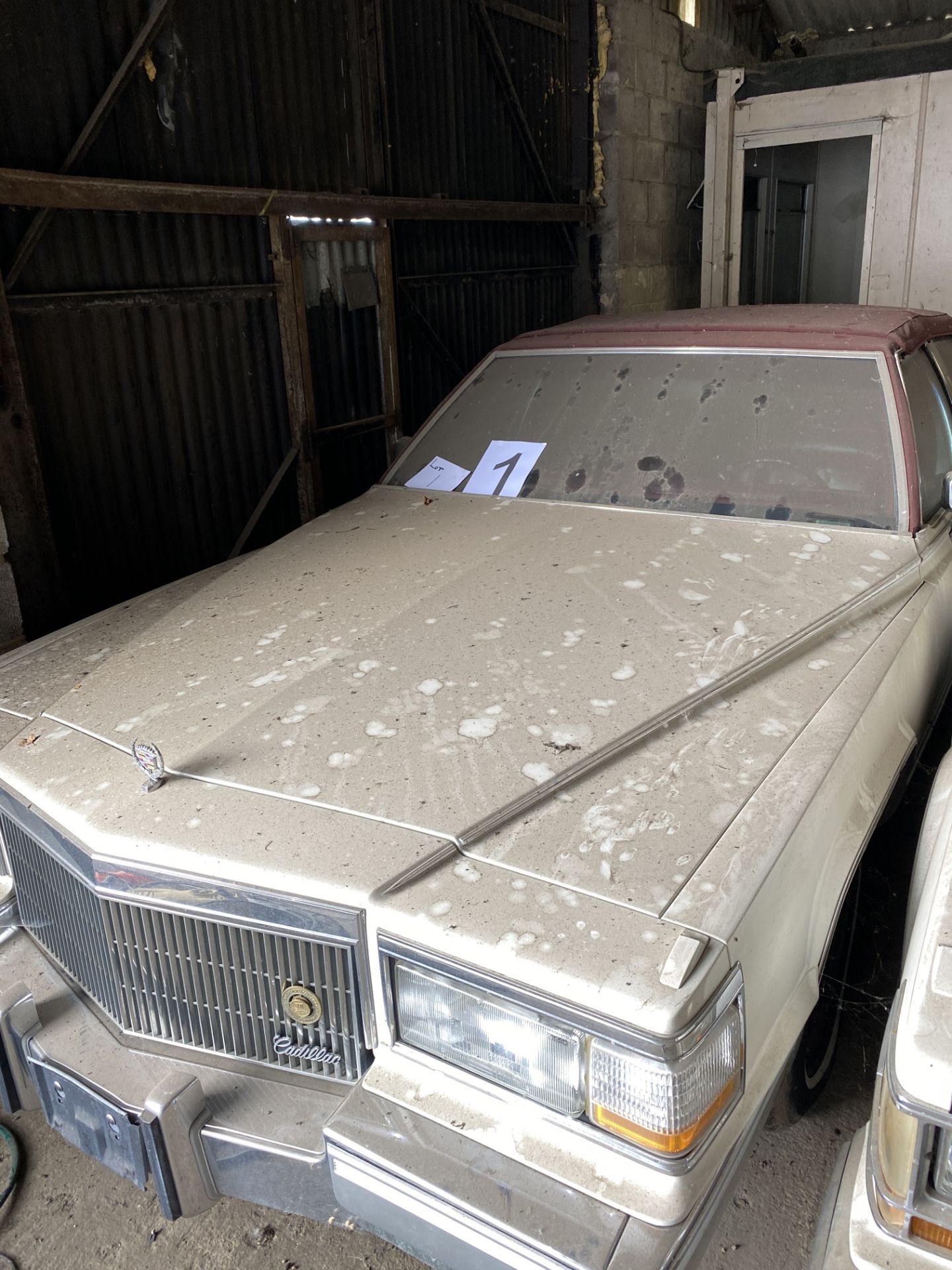 APPROX 1991 CADILLAC BROUGHAM 4 DOOR CONVERTIBLE IN WHITE WITH KEYS - Image 2 of 11