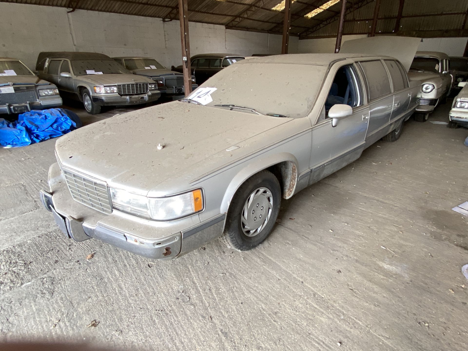 1993 CADILLAC FLEETWOOD LIMO IN SILVER REG K249KOO WITH KEYS - Image 2 of 8