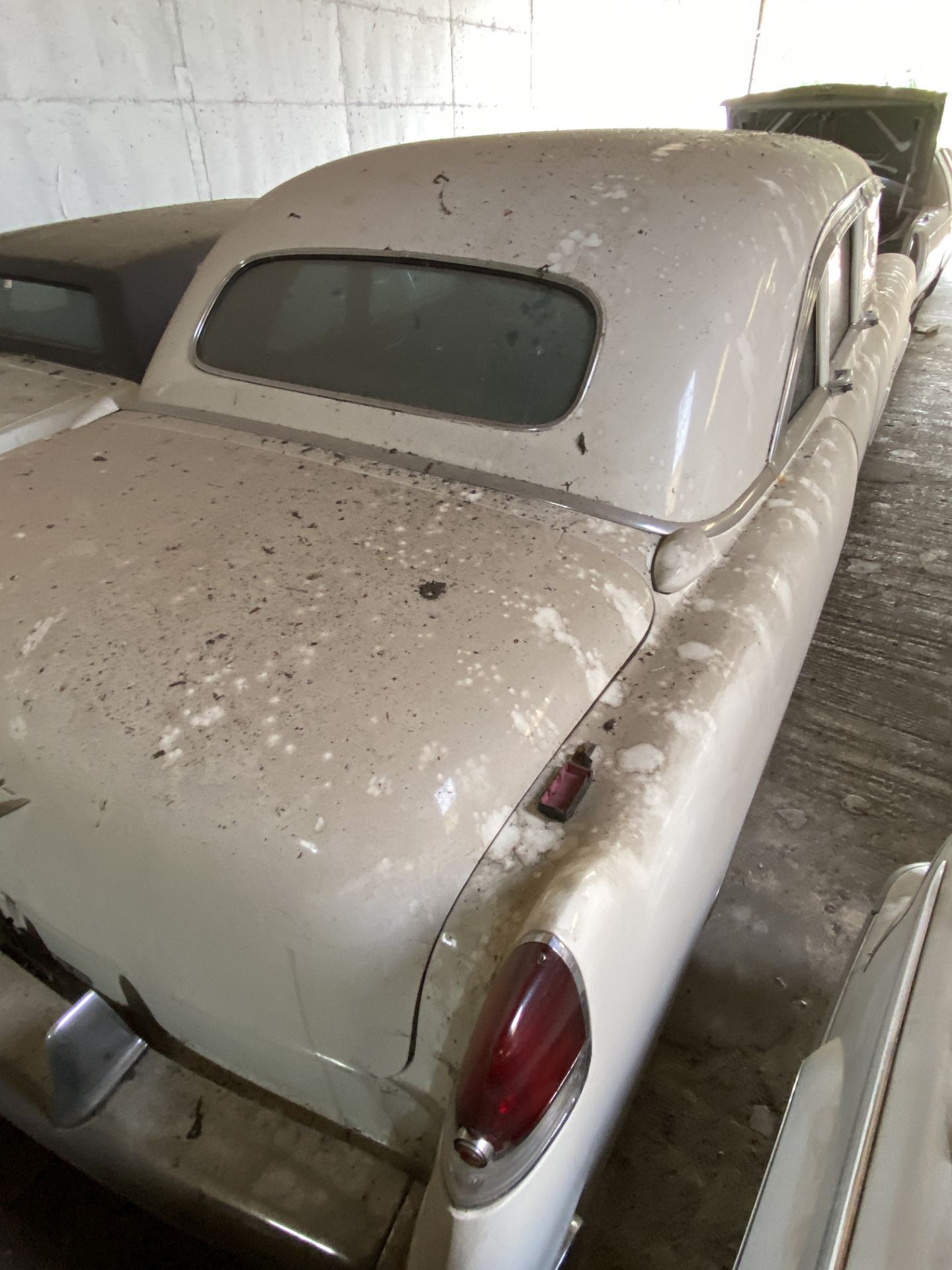 APPROX 1954 CADILLAC FLEETWOOD 75 FACTORY LIMO IN WHITE - BODY NO: 404) WITH KEYS - Image 3 of 17