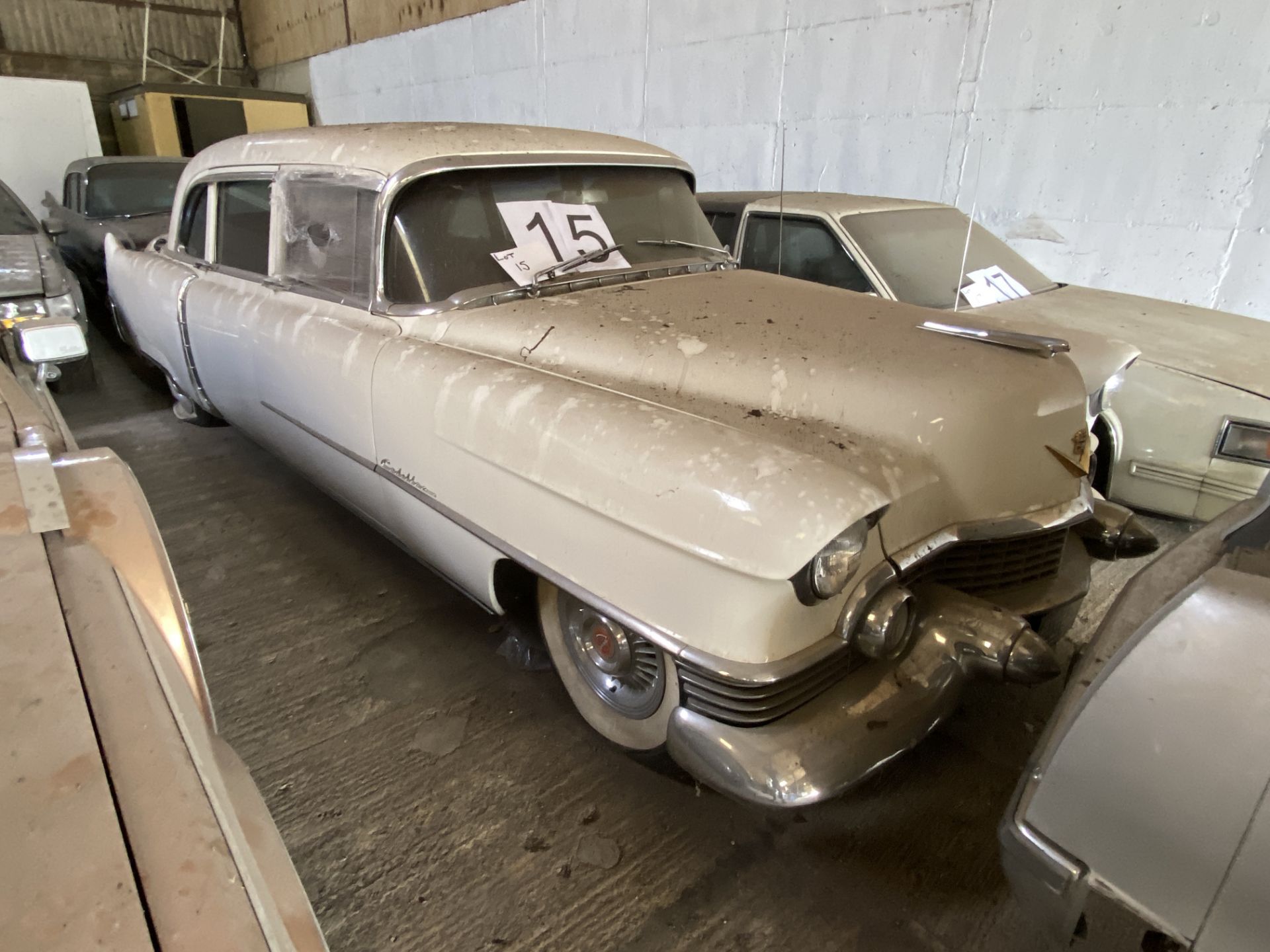 APPROX 1954 CADILLAC FLEETWOOD 75 FACTORY LIMO IN WHITE - BODY NO: 404) WITH KEYS