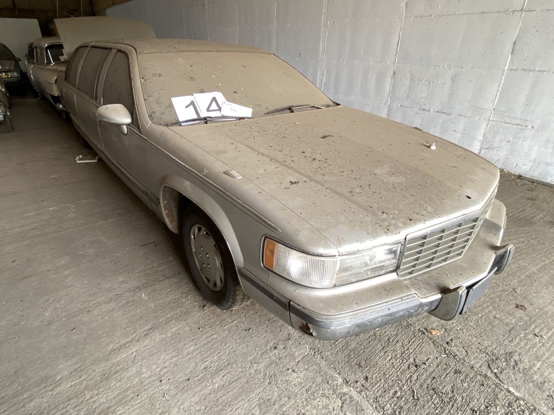 1993 CADILLAC FLEETWOOD LIMO IN SILVER REG K249KOO WITH KEYS