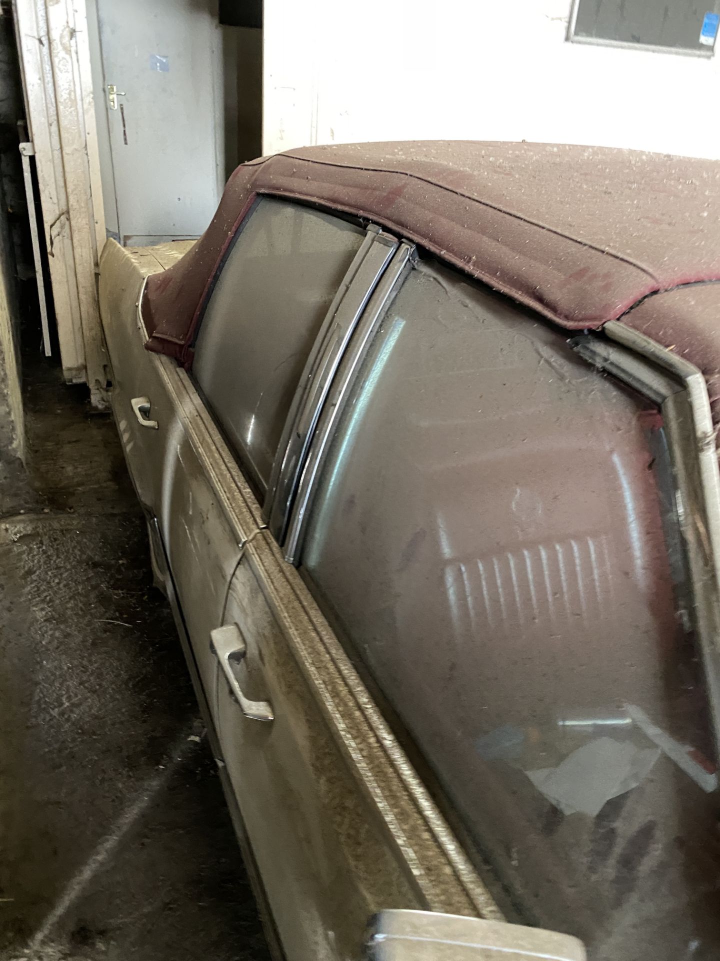 APPROX 1991 CADILLAC BROUGHAM 4 DOOR CONVERTIBLE IN WHITE WITH KEYS - Image 3 of 11