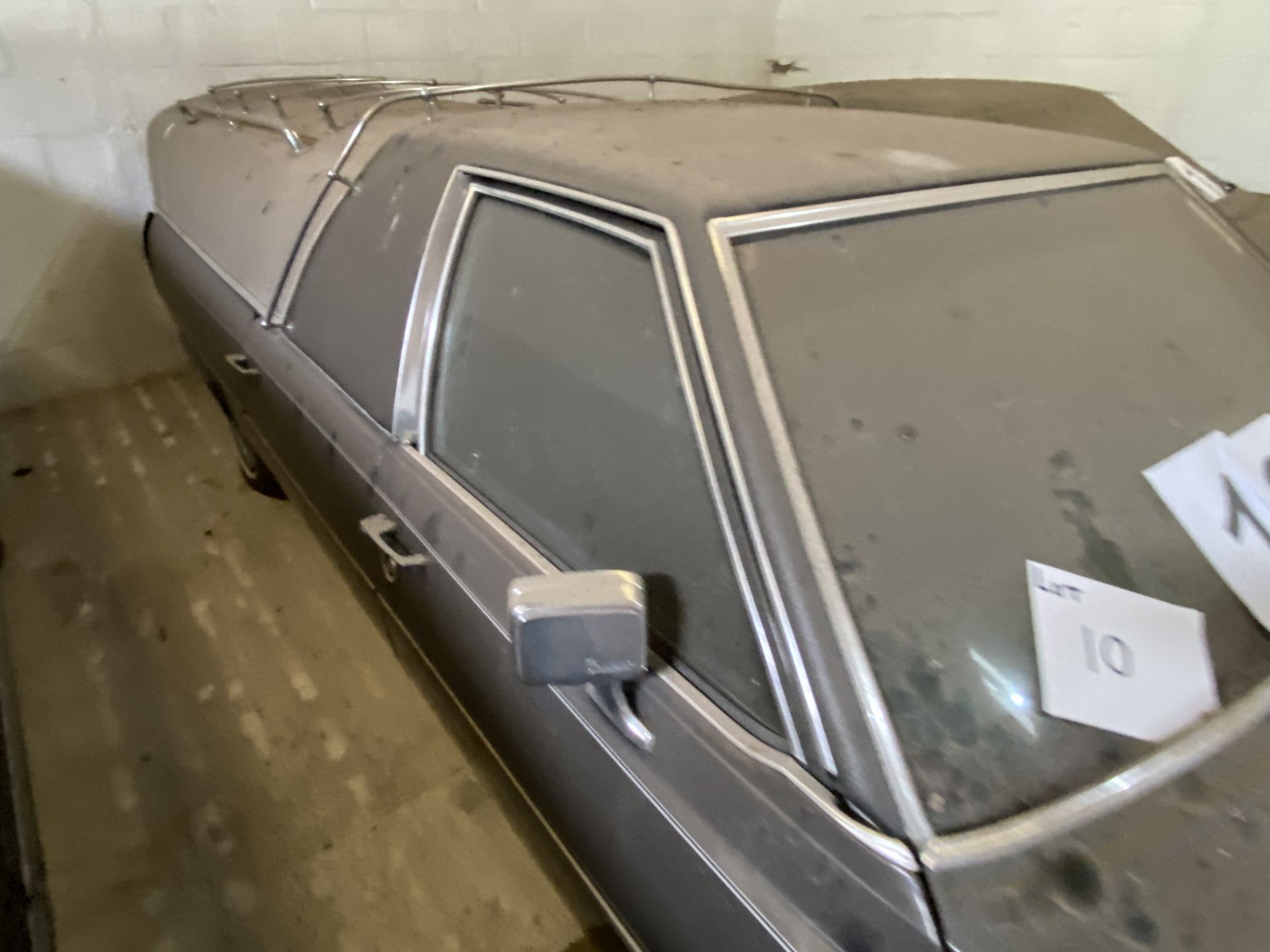 APPROX 1983 CADILLAC FLEETWORD FLOWER CAR HEARSE IN BLACK WITH KEYS - Image 3 of 7