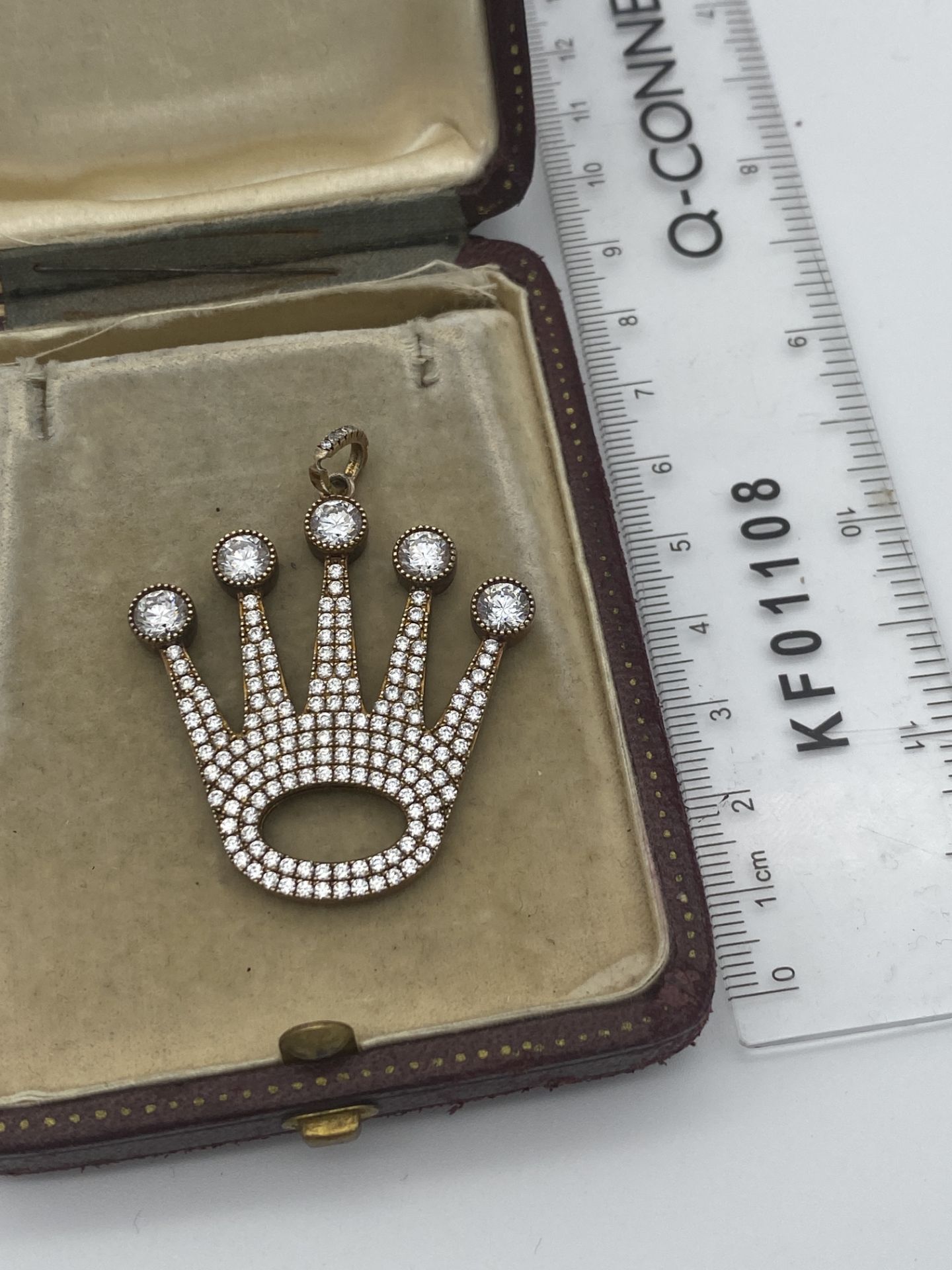 SILVER STONE SET CROWN PENDANT