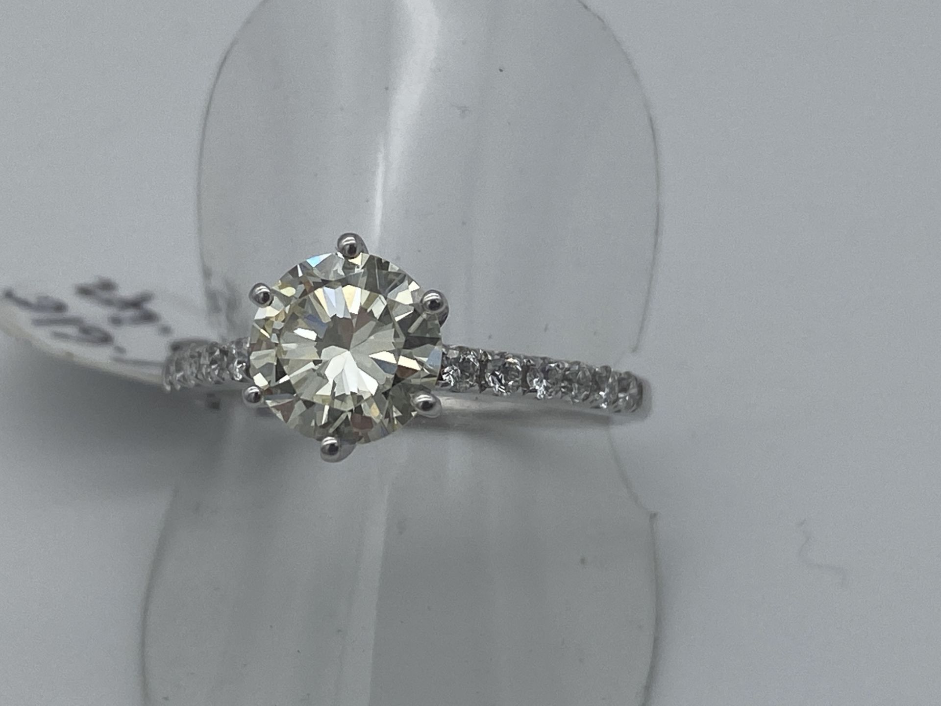 18ct GOLD 2.03ct TDW DIAMOND SOLITAIRE RING VVS2