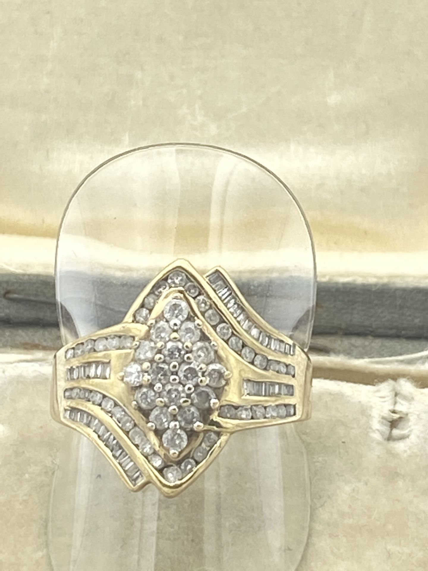 9ct GOLD 0.50ct DIAMOND CLUSTER RING