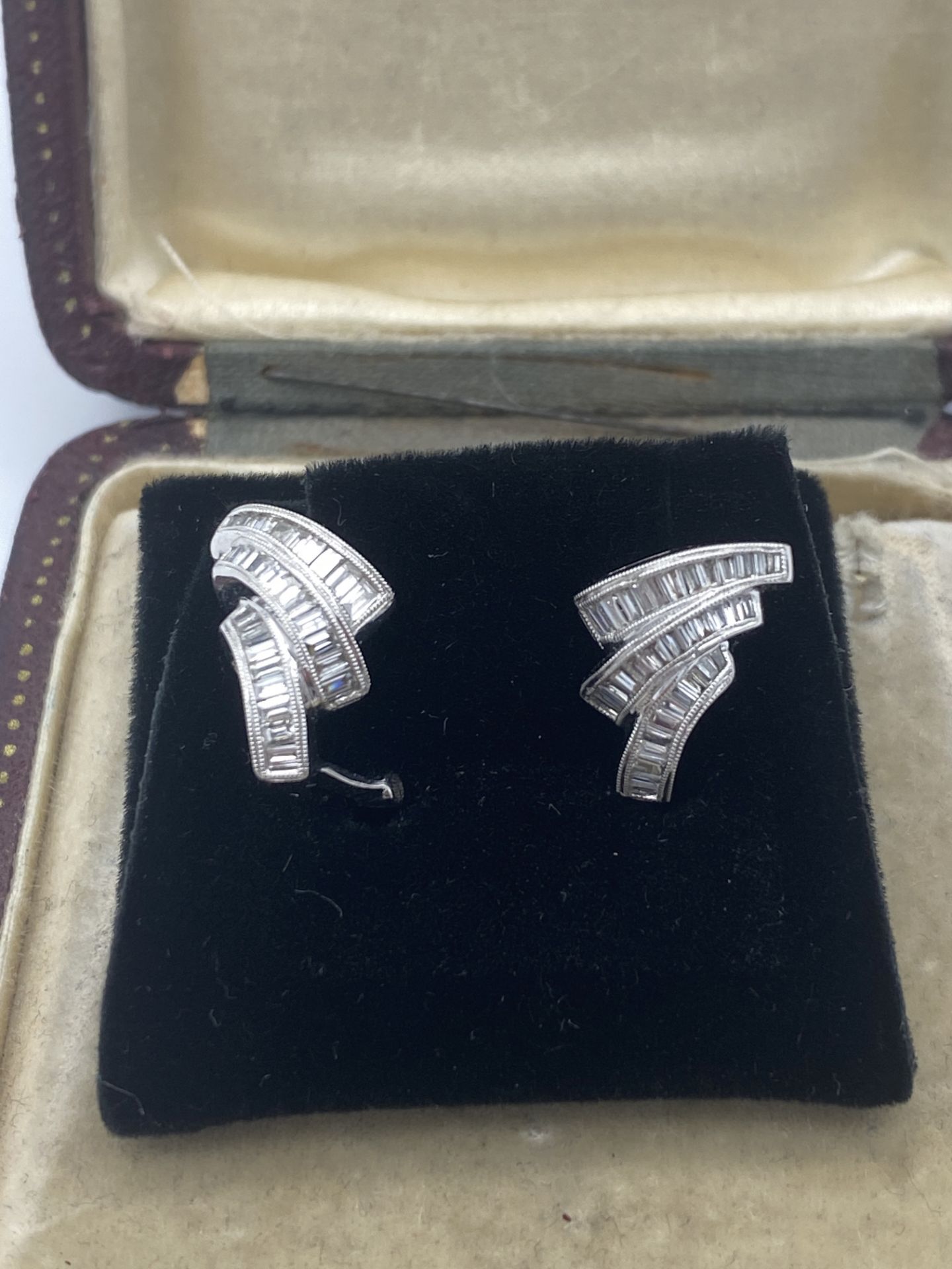 18ct WHITE GOLD BAGUETTE DIAMOND EARRINGS