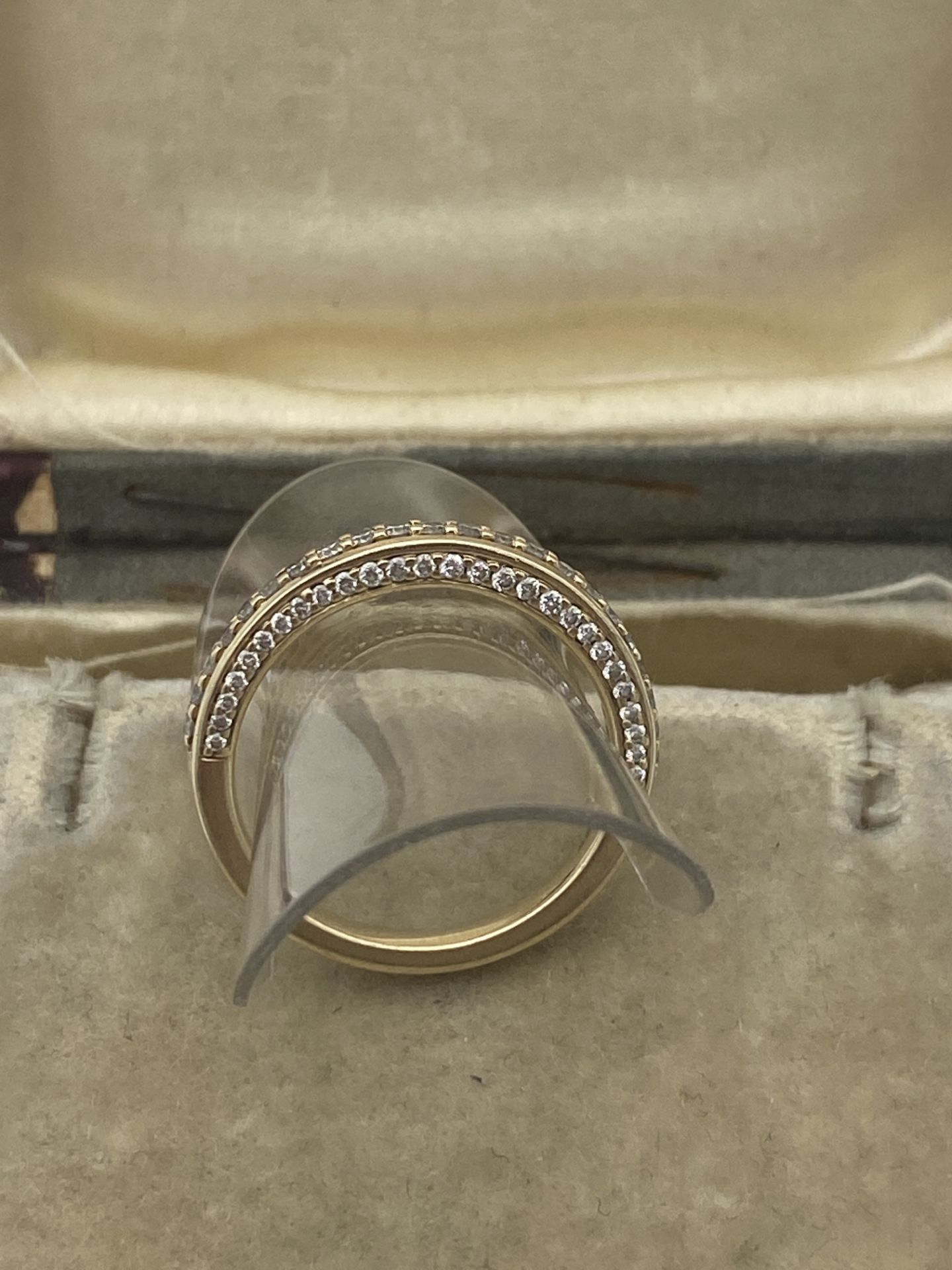 9ct GOLD DIAMOND SET RING - Image 2 of 3