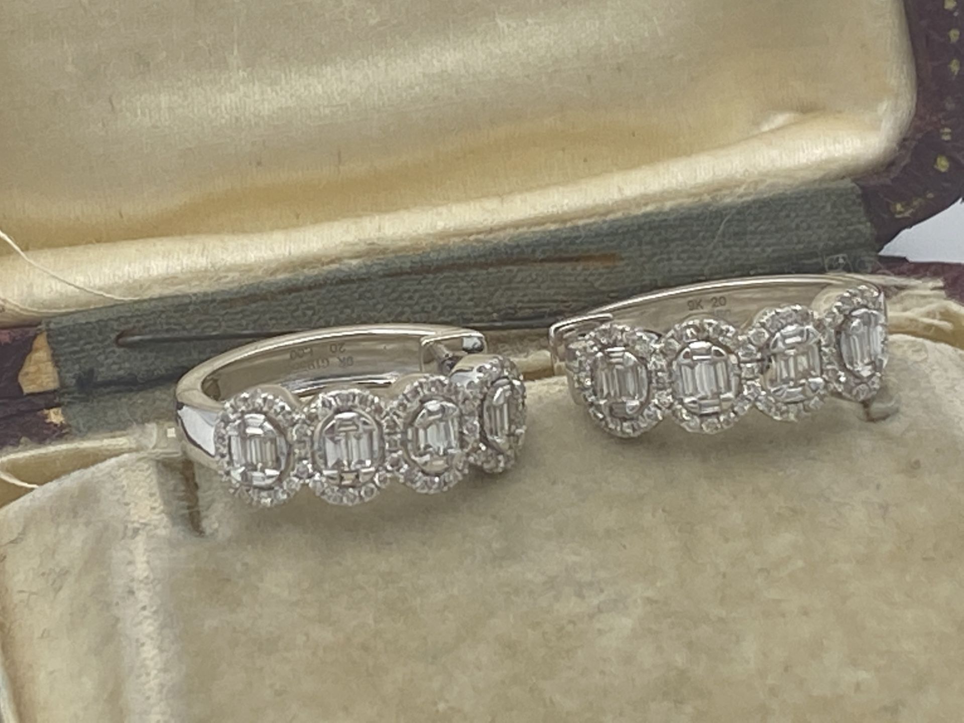 9ct WHITE GOLD 1.00ct DIAMOND EARRINGS - Image 3 of 3