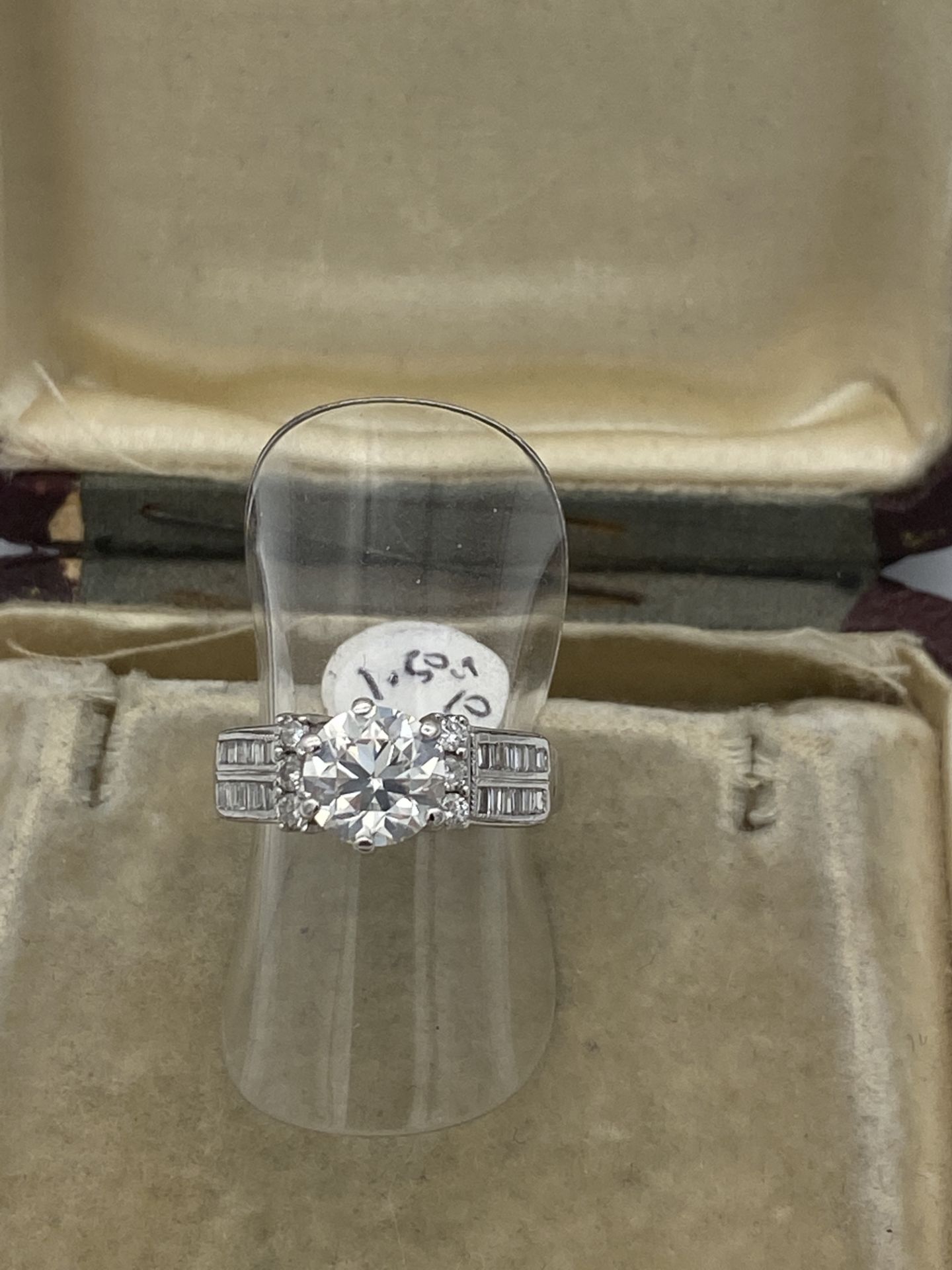 18ct WHITE GOLD 2.00ct DIAMOND SOLITAIRE RING - Image 2 of 5