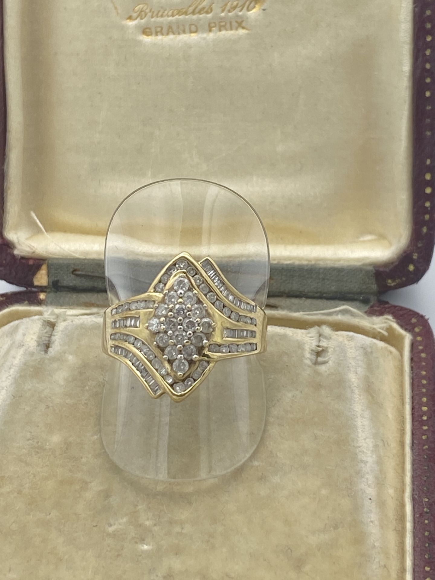 9ct GOLD 0.50ct DIAMOND CLUSTER RING - Image 2 of 4