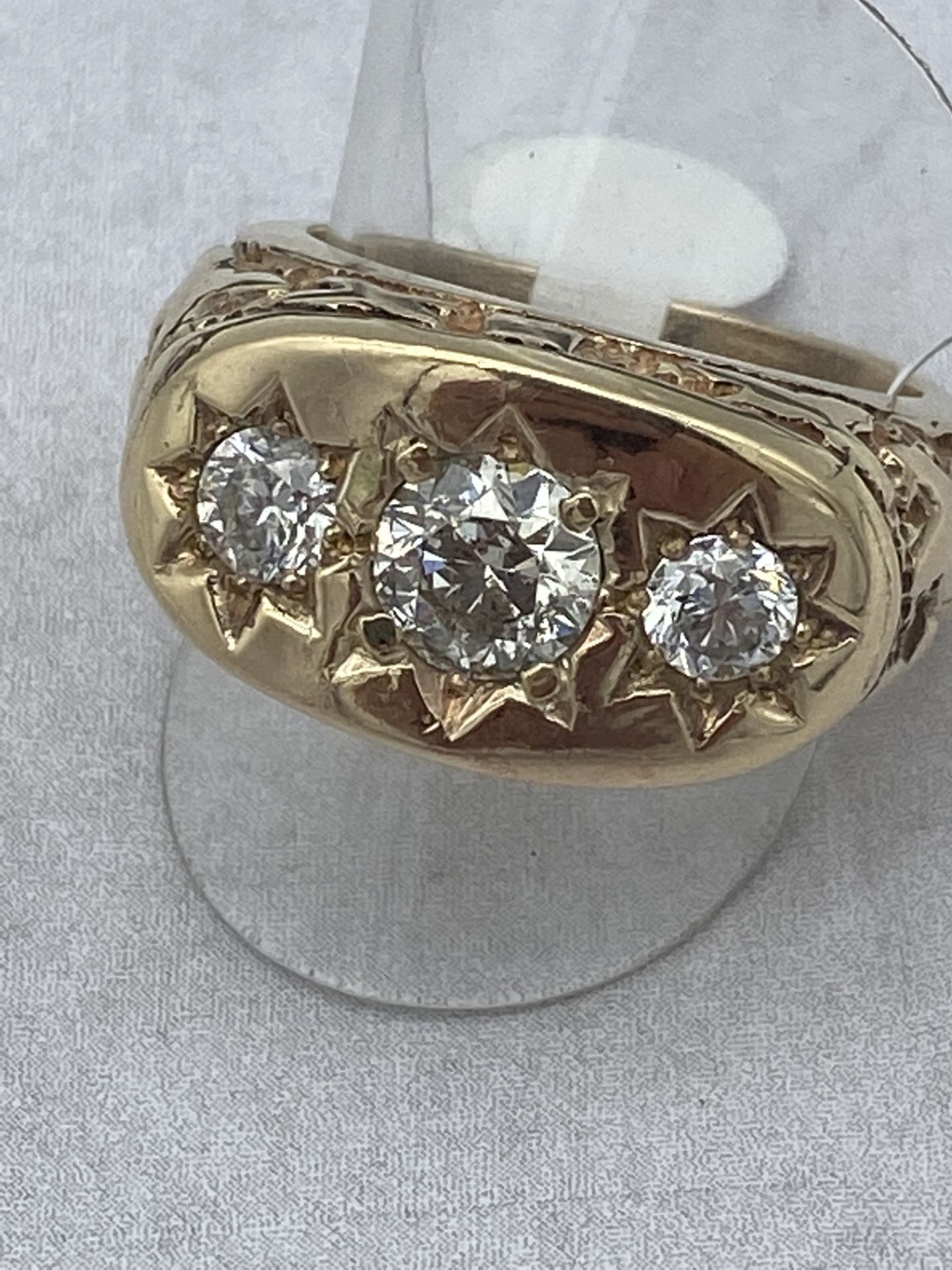 FINE HEAVY GENTS 3 STONE 2.55ct DIAMOND RING WITH COPY OF VALUATION - £22,200 - Image 7 of 8