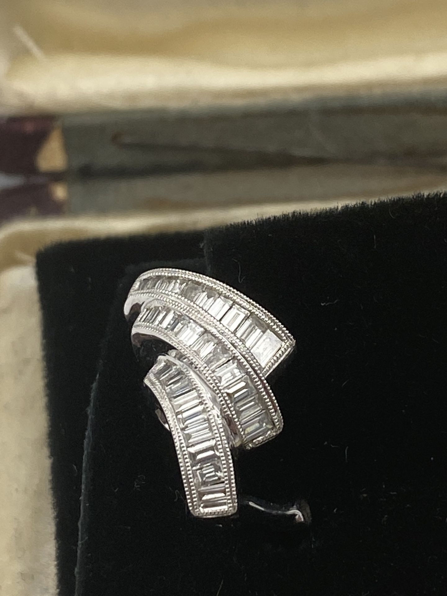 18ct WHITE GOLD BAGUETTE DIAMOND EARRINGS - Image 2 of 3