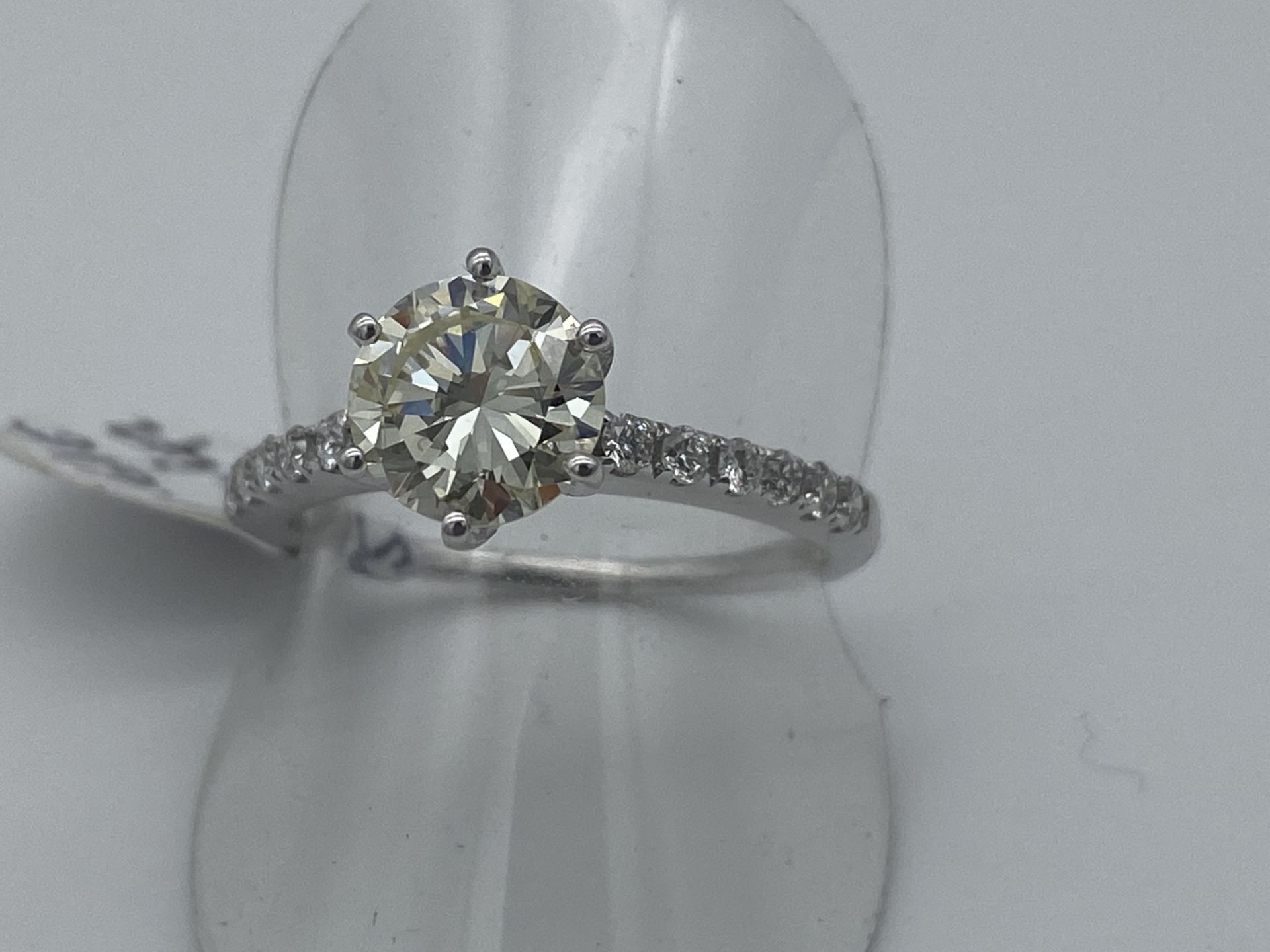 18ct GOLD 2.03ct TDW DIAMOND SOLITAIRE RING VVS2 - Image 4 of 5