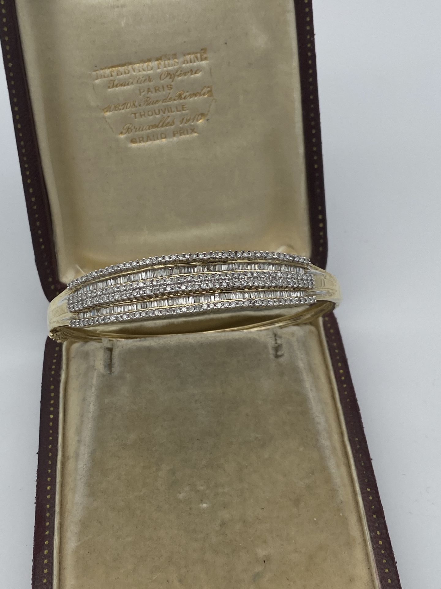 9ct GOLD DIAMOND SET HINGED BANGLE - Image 2 of 3