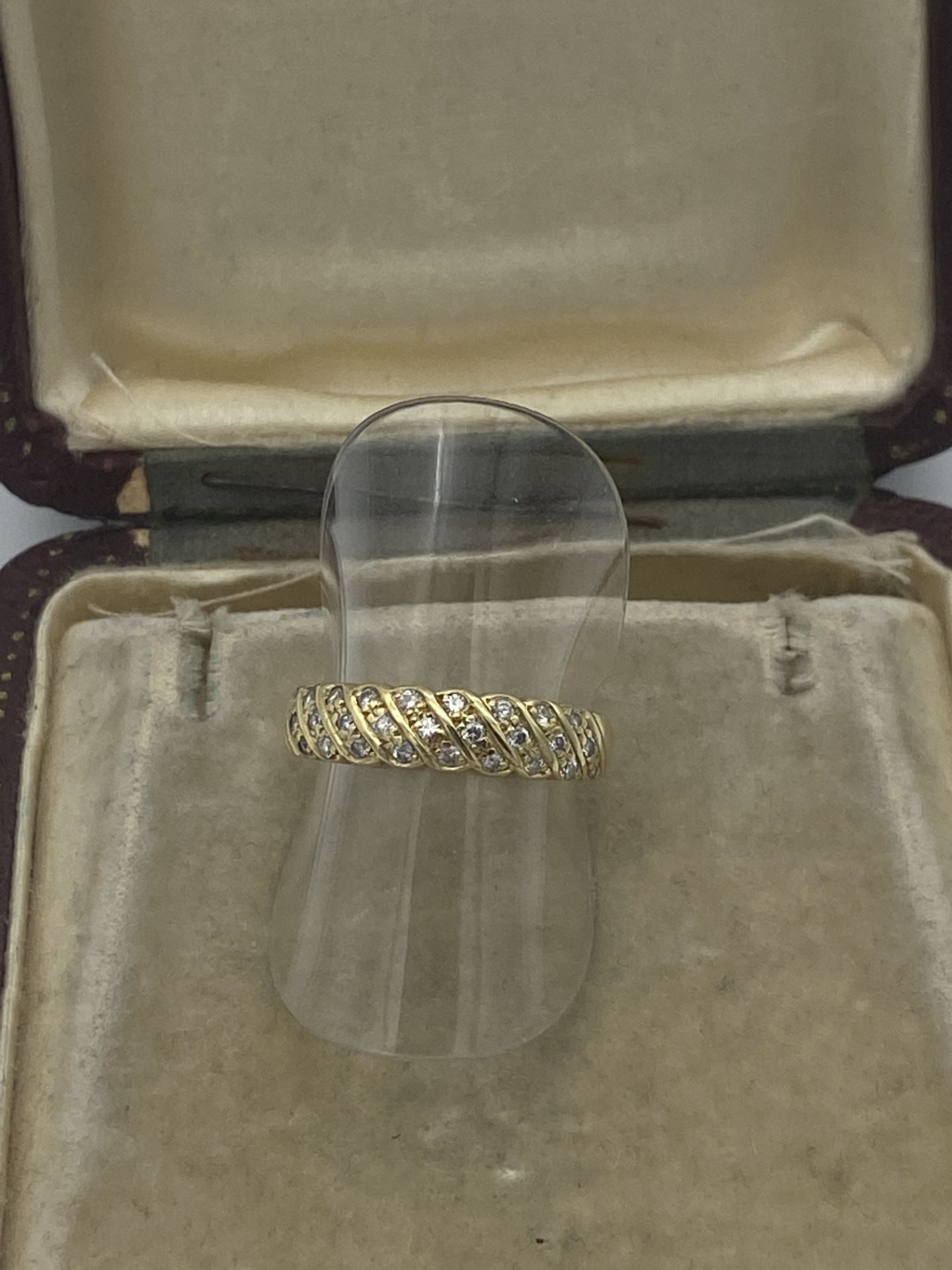 18ct 3 ROW DIAMOND RING - Image 3 of 3