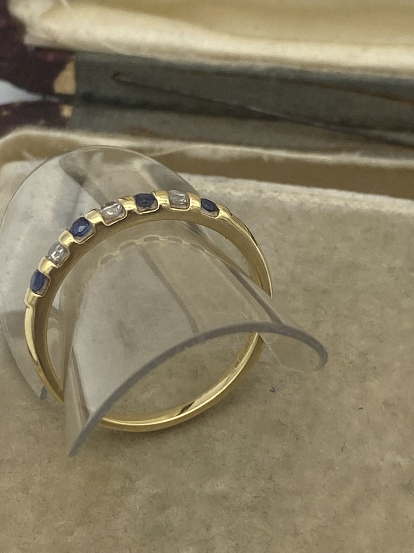 18ct GOLD SAPPHIRE & DIAMOND 1/2 ETERNITY RING - Image 2 of 2