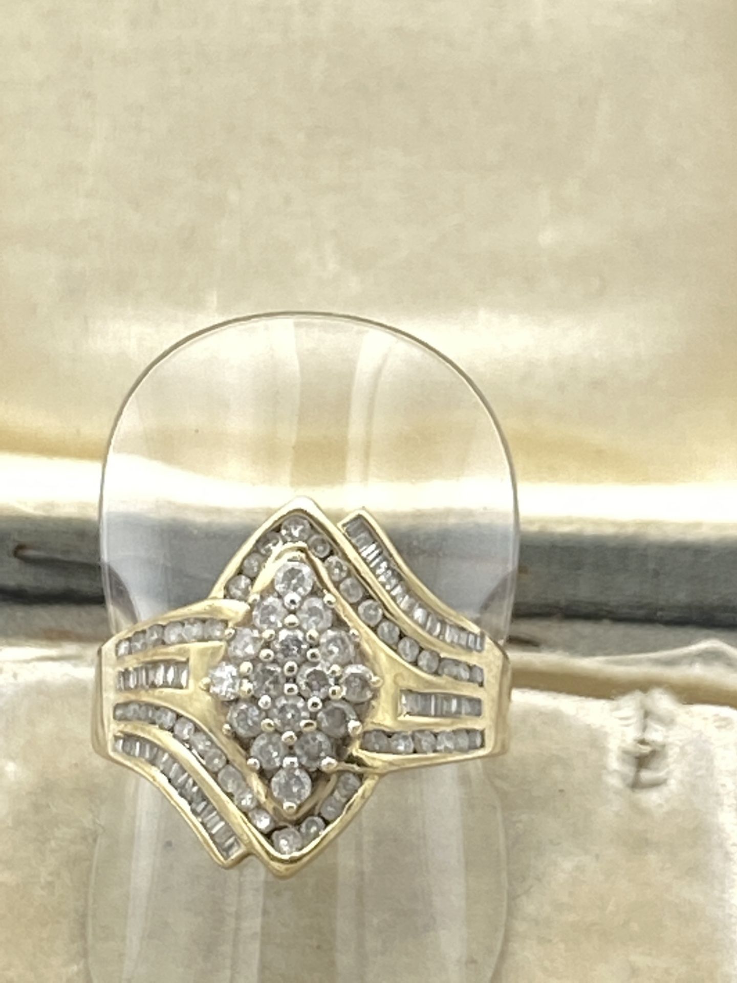 9ct GOLD 0.50ct DIAMOND CLUSTER RING - Image 3 of 4