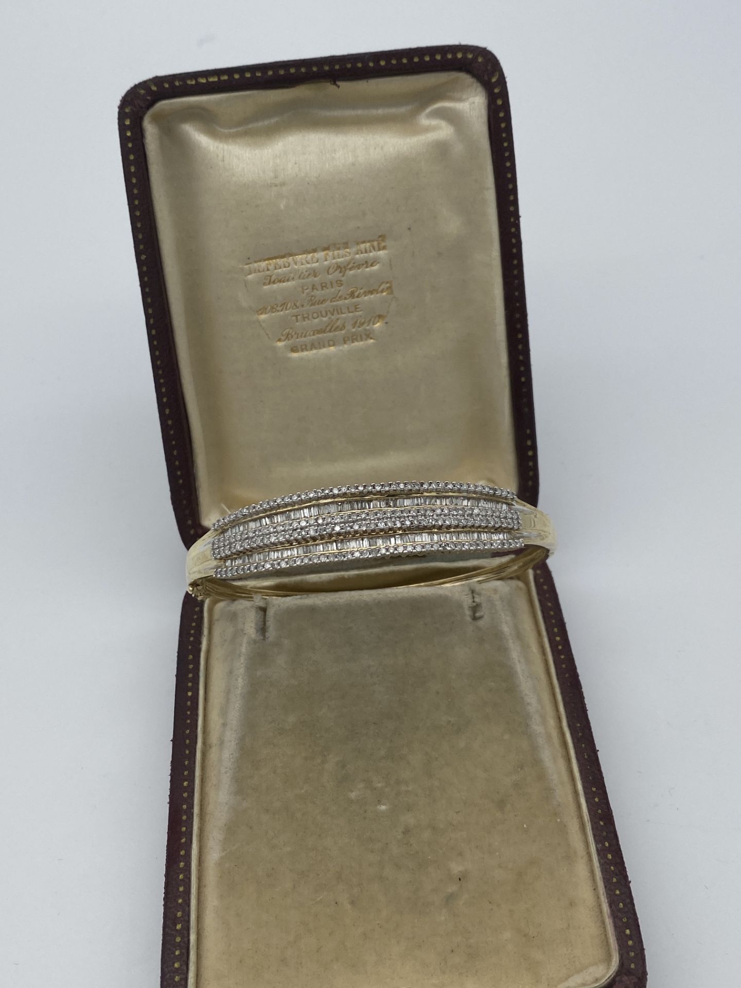 9ct GOLD DIAMOND SET HINGED BANGLE - Image 3 of 3