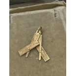 9ct GOLD MASONIC MOVEABLE PENDANT