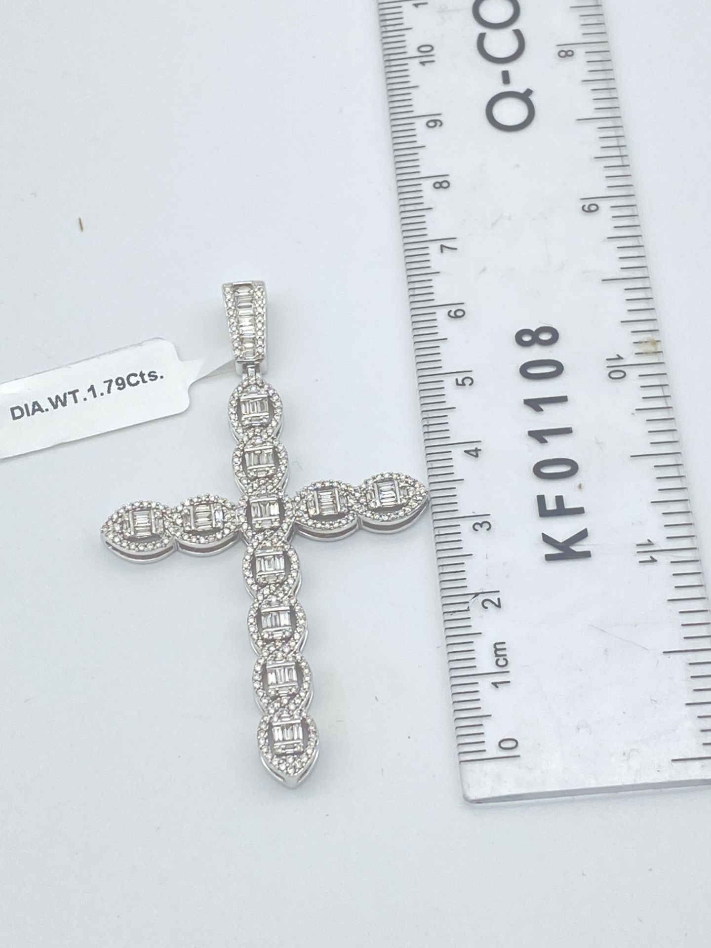 WHITE GOLD 1.79ct DIAMOND SET CROSS - Image 4 of 4