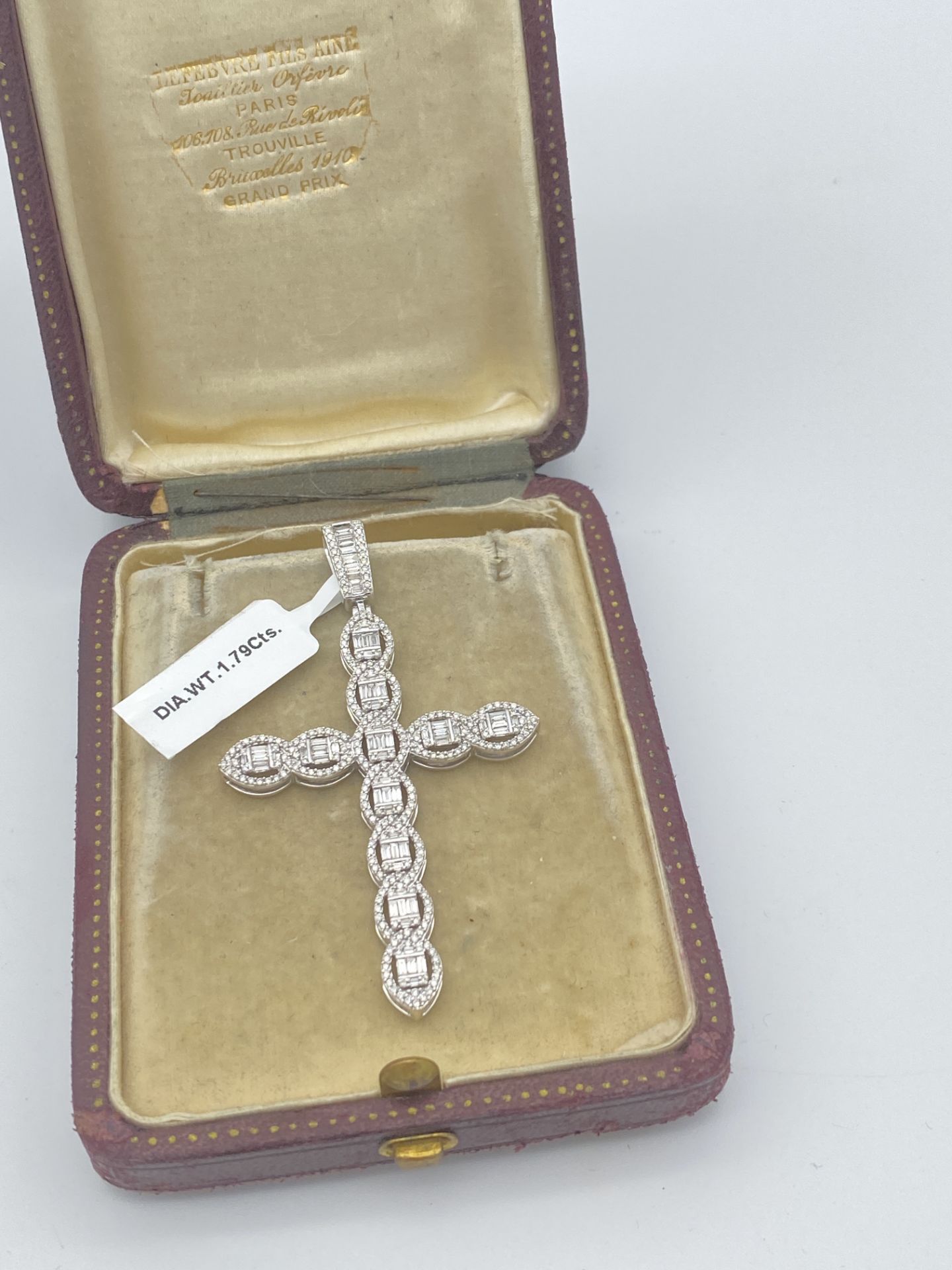 WHITE GOLD 1.79ct DIAMOND SET CROSS - Image 2 of 4