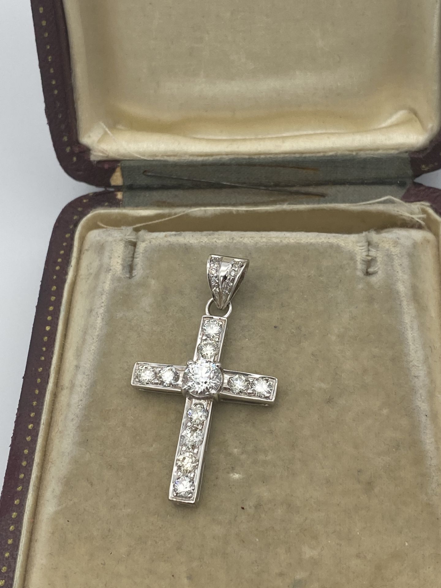 WHITE GOLD 1.00ct DIAMOND SET CROSS - Image 3 of 6