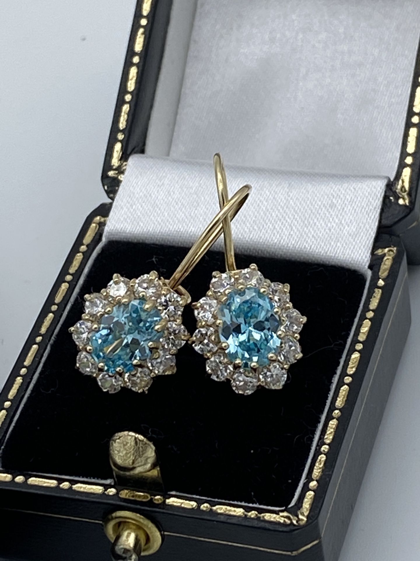 9ct Gold Blue Stone Set EarrIngs