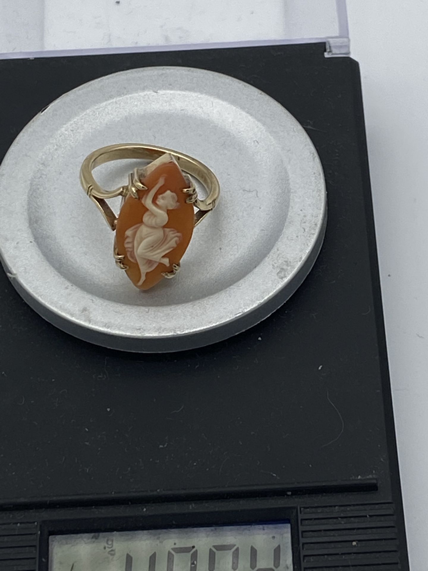 9ct Gold Cameo Set Ring - Image 2 of 2