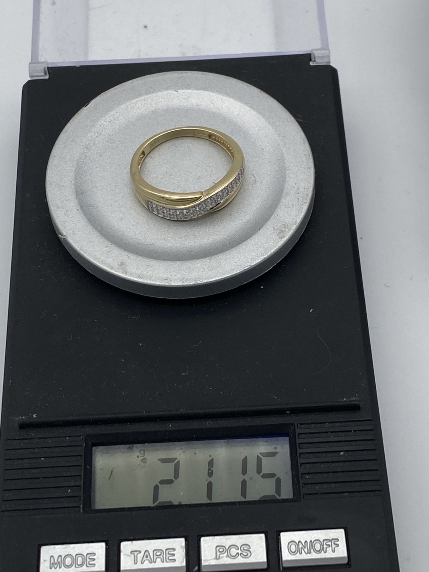 9ct Gold White Stone Set Ring - Image 2 of 2
