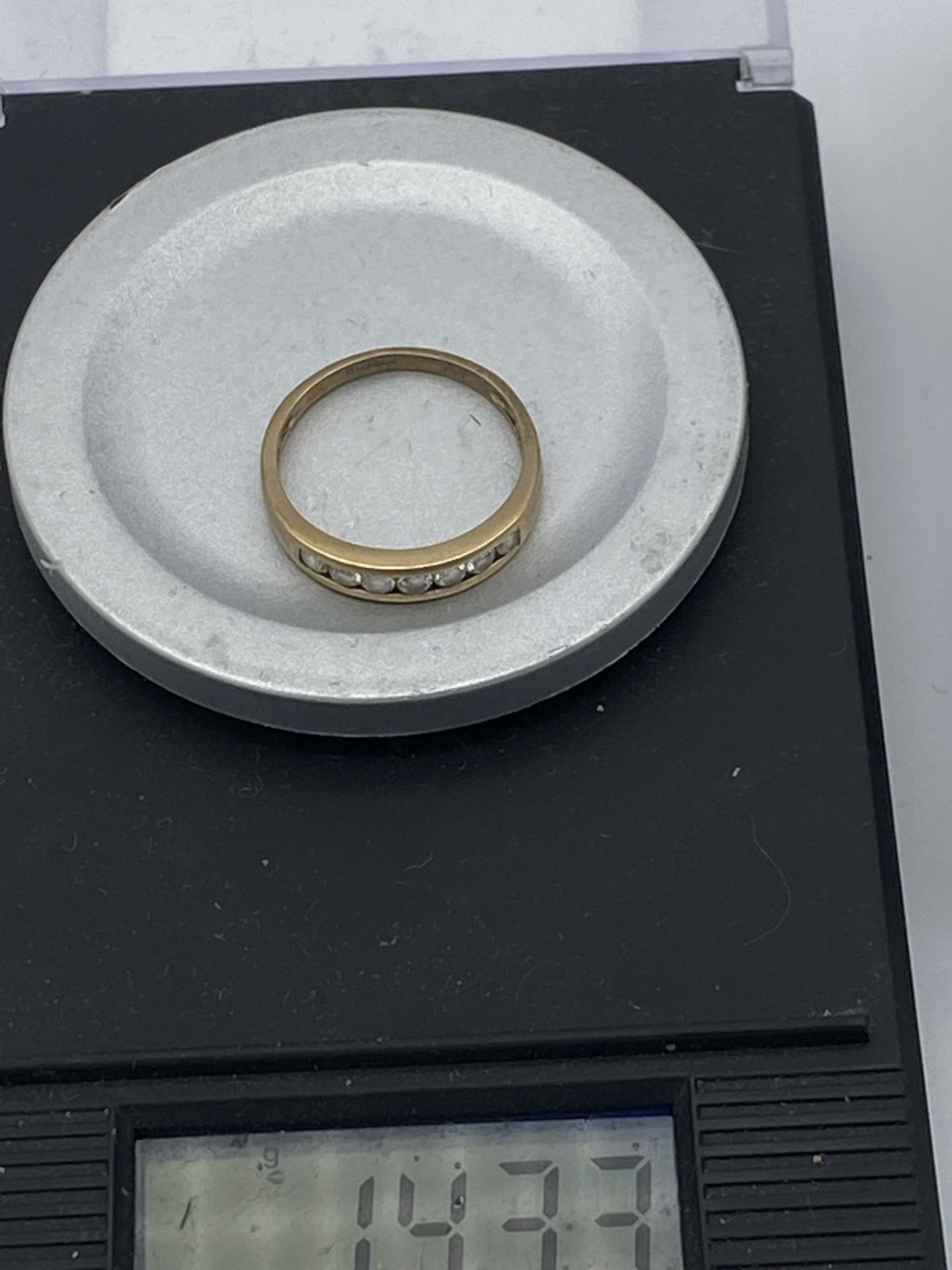 9ct Gold White Stone Channel Set Ring - Image 2 of 2