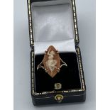 9ct Gold Cameo Set Ring