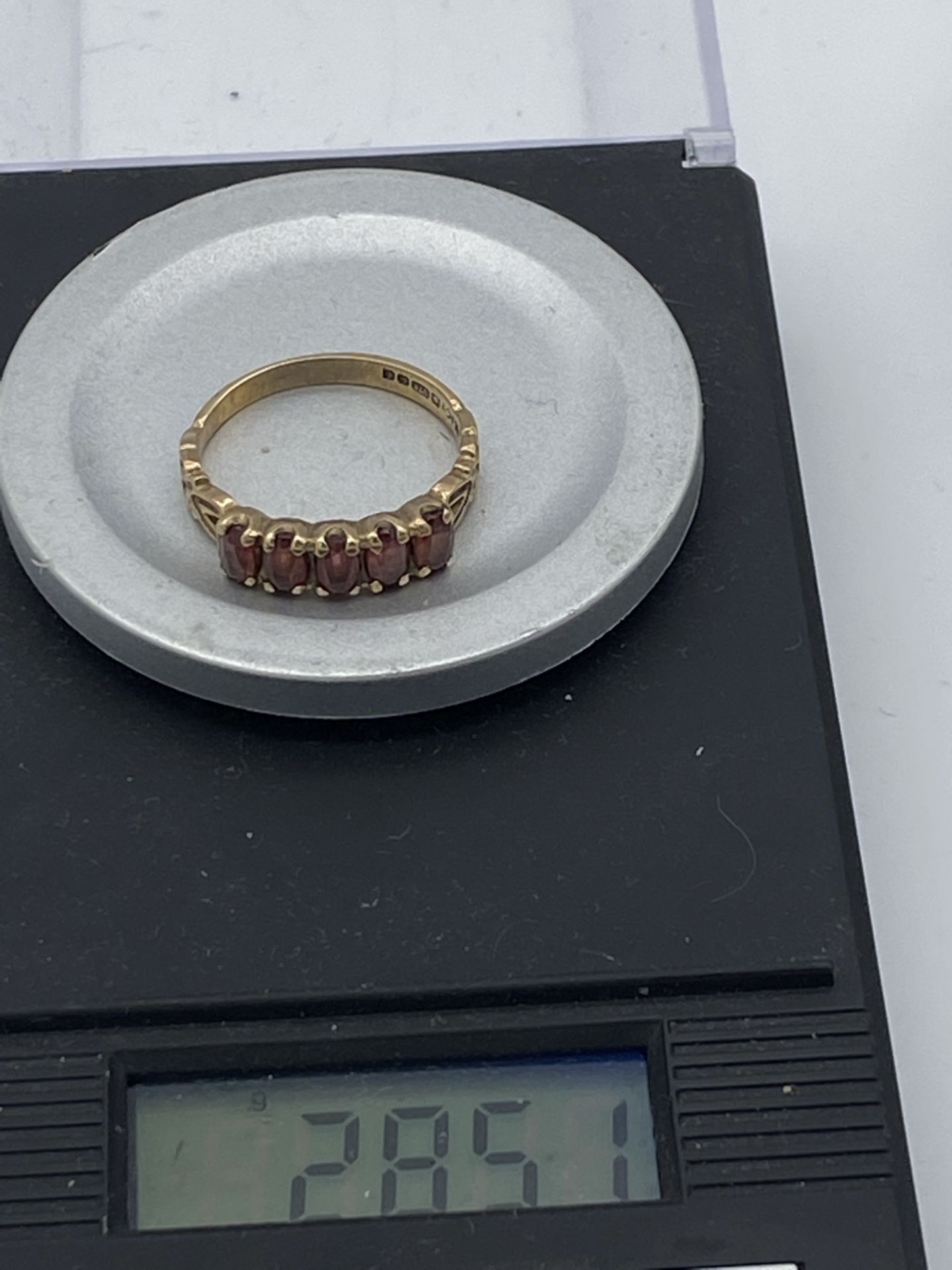 9ct Gold Red Stone Set Ring - Image 3 of 3