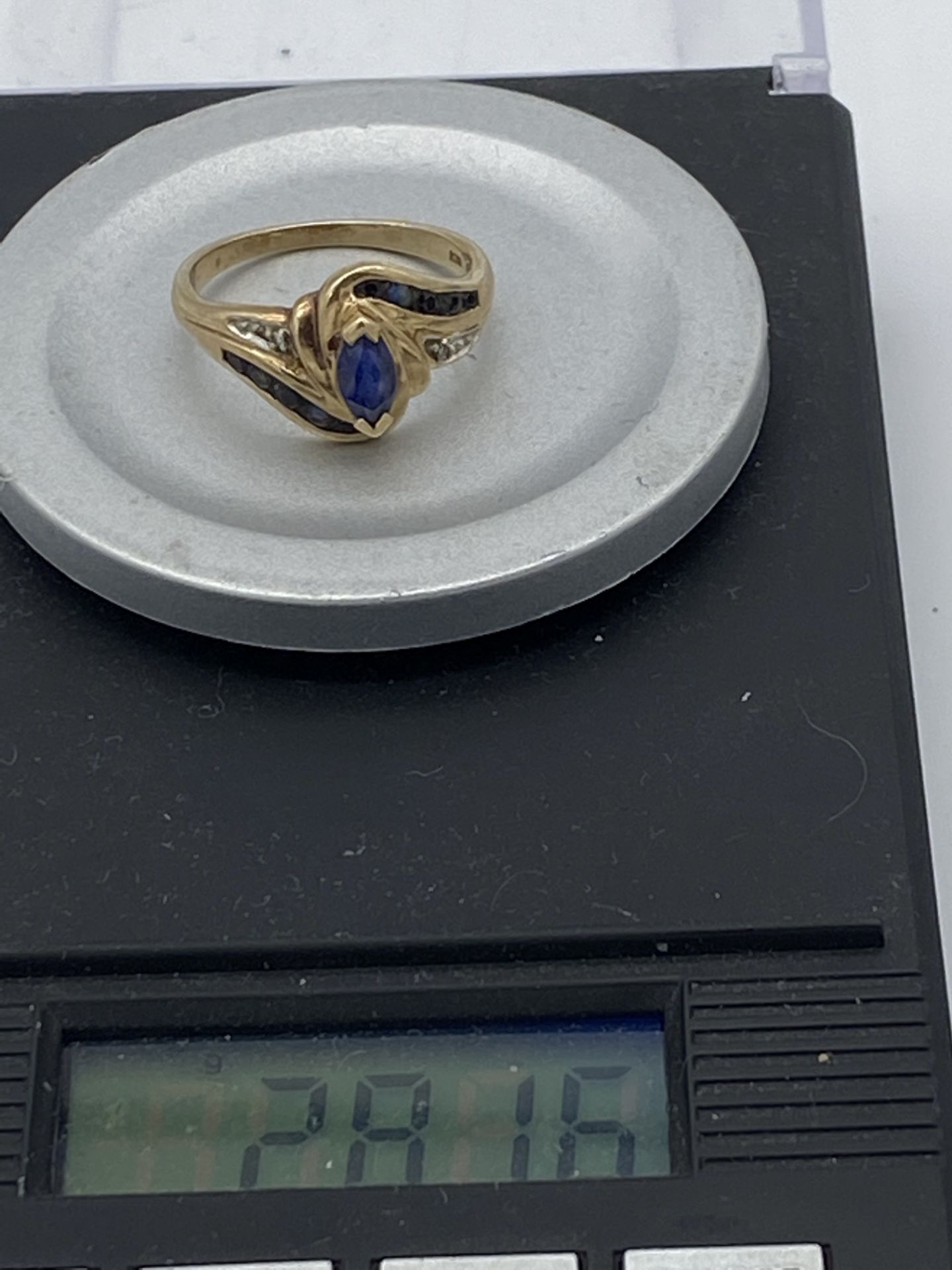 9ct Gold Sapphire & Diamond Ring - Image 2 of 3