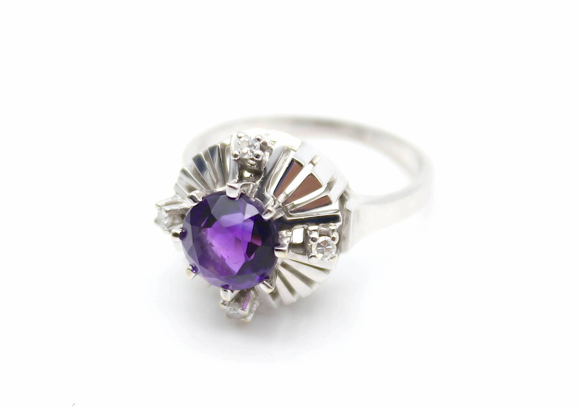 Ring aus 750er Weißgold mit einem Amethyst und 4 Diamanten - Bild 2 aus 4