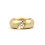 Niessing Ring aus 750er, mattierten Gold mit einem Brillanten, 1,01 ct