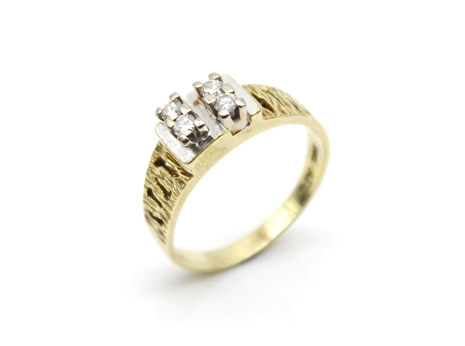 Ring aus 585er Gold mit 4 Brillanten