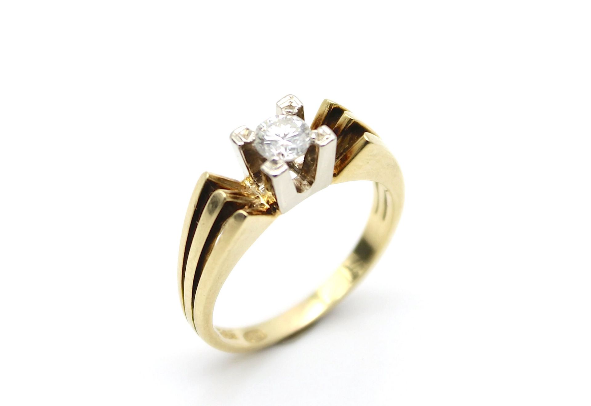 Ring aus 585er Gelb- und Weißgold mit einem Brillanten - Image 3 of 3