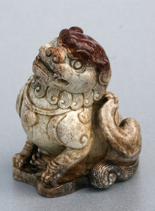 A Chinese figured jade / hardstone temple lion, 10cms (4ins) high. - Image 3 of 6