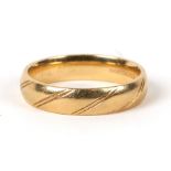 An 18ct gold wedding band. Approx. UK size V. 8gCondition ReportGood general condition and hallmarks
