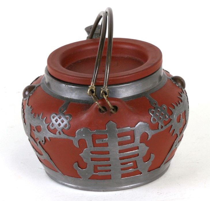 A Chinese Yixing teapot with pewter overlay decorated dragons, Tung King Shun Factory in Weihaiwei - Image 4 of 4
