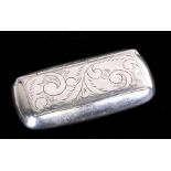 A silver snuff box with engraved foliate decoration, stamped '925', 6.5cms (2.5ins) wide.Condition